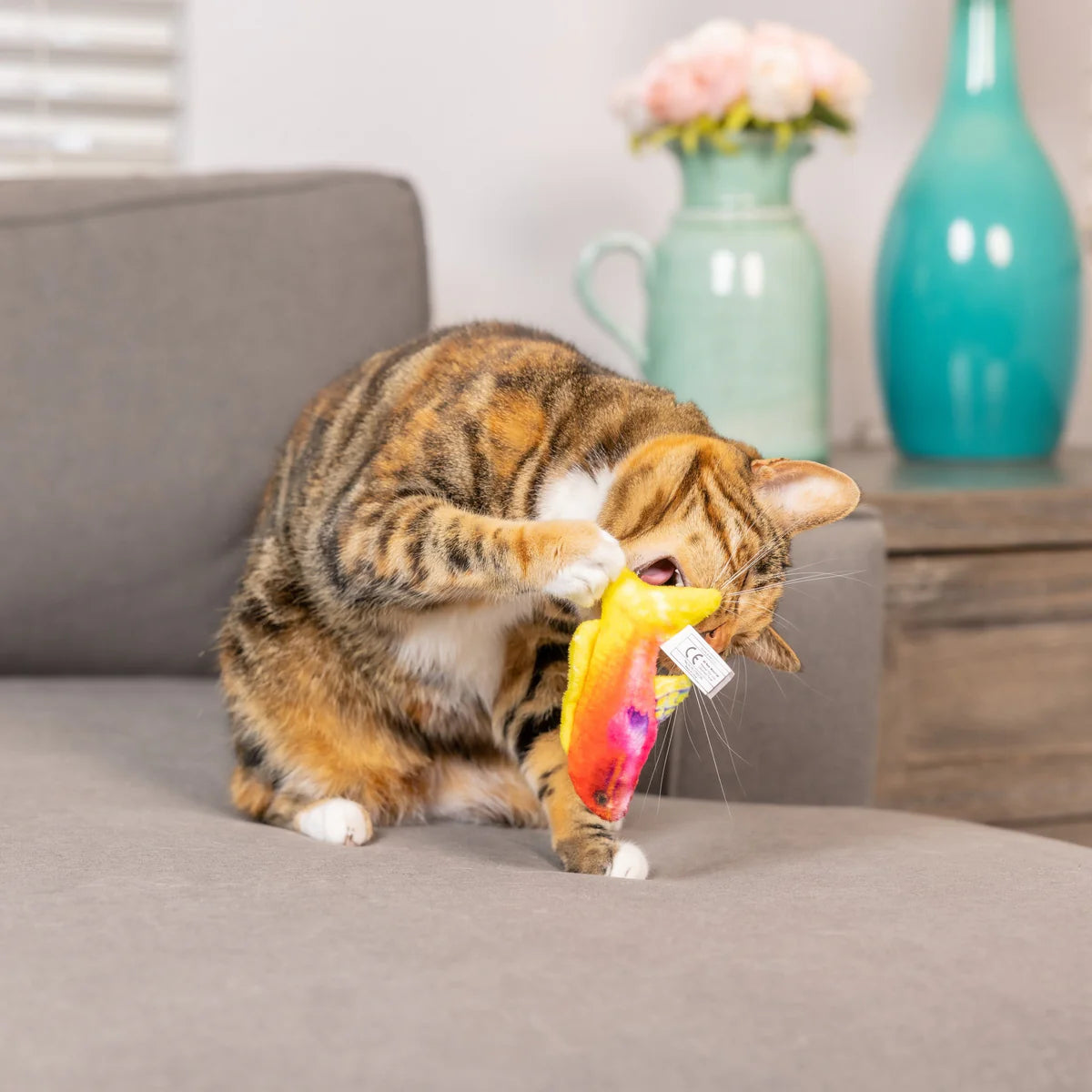 Huxley & Kent - Cat Toy Rainbow Guppy